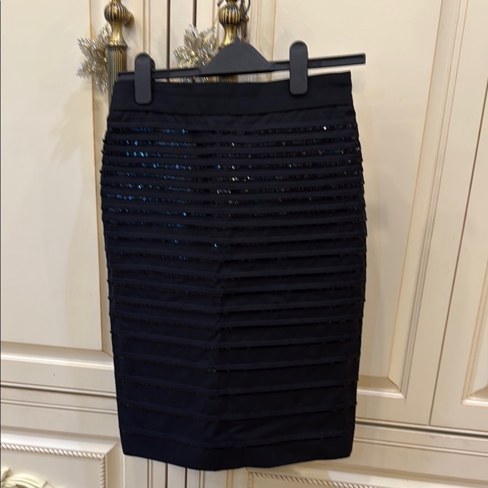 VALENTINO SEQUIN BLACK SKIRT SIZE 40/4